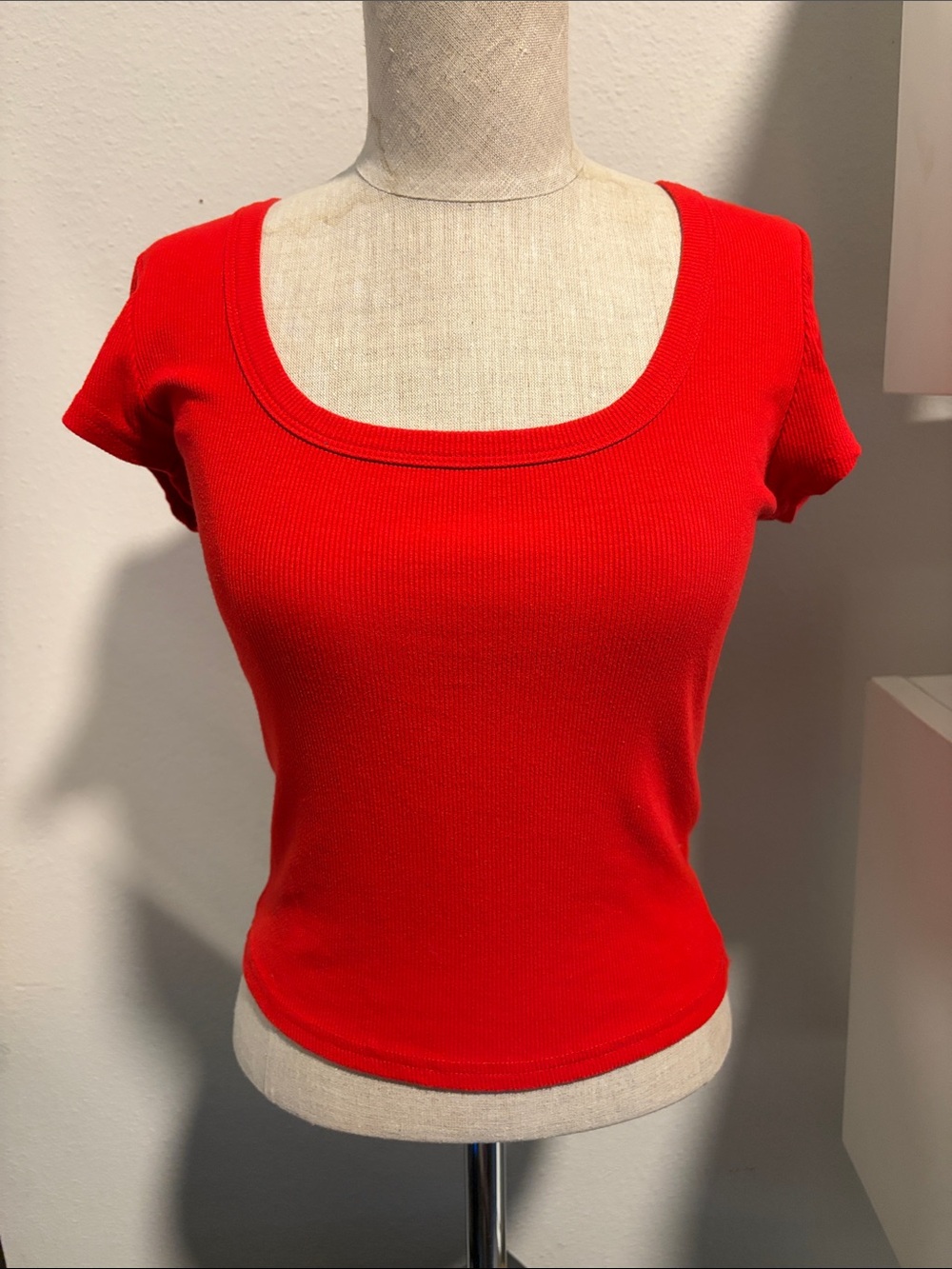 Classic Scoop Neck Red Short Sleeve Top Size M